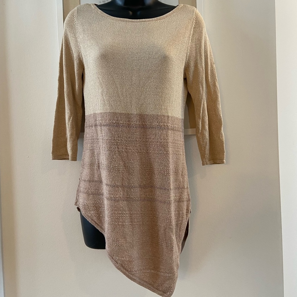 WHBM asymmetrical hem top